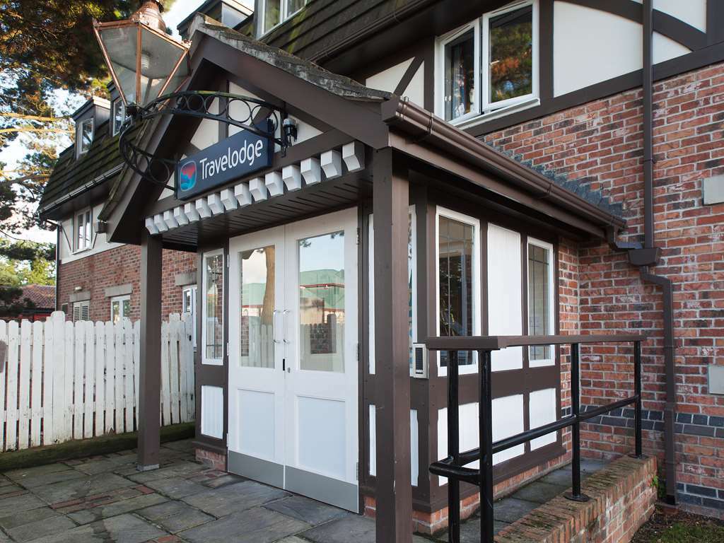 Travelodge Bournemouth Cooper Dean Екстериор снимка